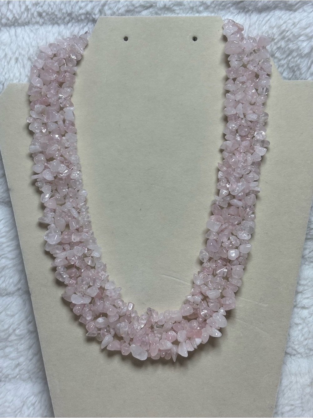 Beautiful Rose quartz chip necklace 1” wide 18” long